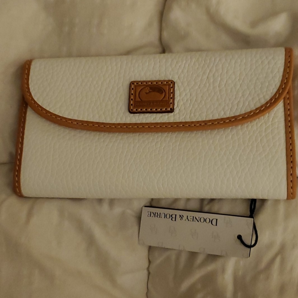 Dooney & Bourke wallet